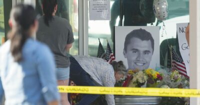 Copertina di Charlie Kirk, morte dell’“eroe” che esaltava le armi