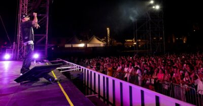 Copertina di Il rapper Guè: in migliaia per il concerto della maturità