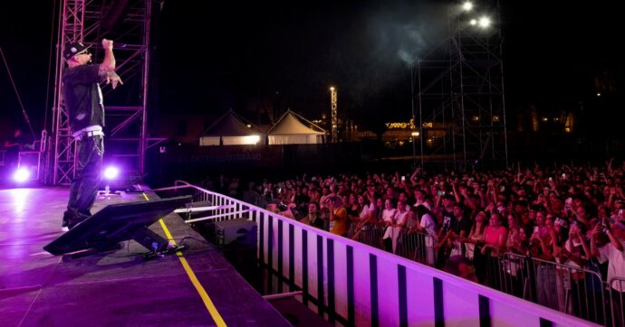 Il rapper Guè: in migliaia per il concerto della maturità