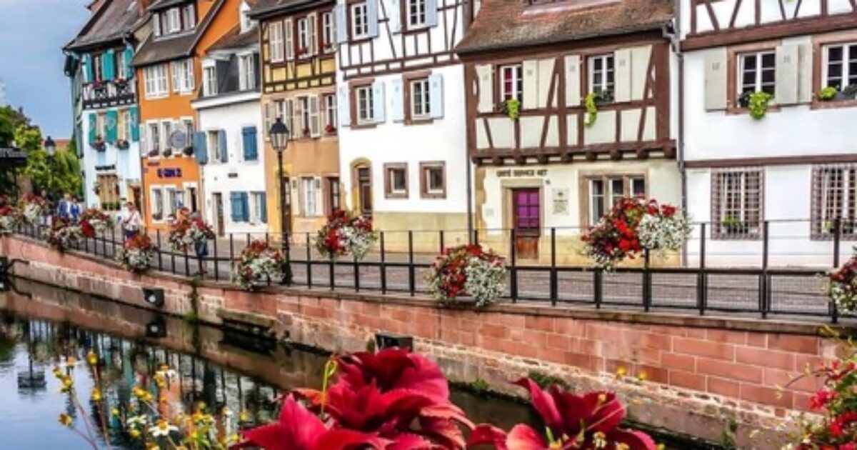 Perché l’Alsazia è la meta perfetta per una fuga romantica d’autunno: cosa vedere e dove fermarsi, tra borghi medievali e vigneti