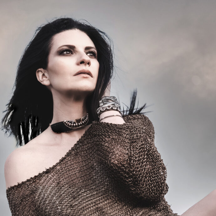 Laura Pausini: “La mia storia tra le dita? Sorpresa da Bocelli Jr-Grignani. Ho scritto loro ciò che pensavo. Vivo e lavoro con rispetto, non l’ho sentito nei miei confronti”