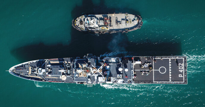 Migranti, Nave Libra regalata all’Albania. Grimaldi (Avs): “1,6 milioni solo per il cambio bandiera”. Mef: “Obsoleta”