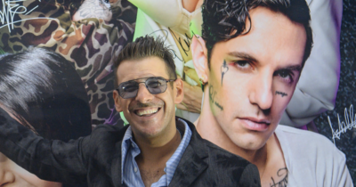 Copertina di “Sono geloso di Achille Lauro, il pubblico mi chiama per farlo girare”: Francesco Gabbani scatenato nel debutto in giuria a X Factor 2025 – VIDEO