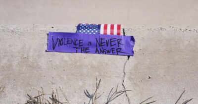 Copertina di Col caso Kirk continua a sinistra la serie dei ‘Compagni che sbagliano’