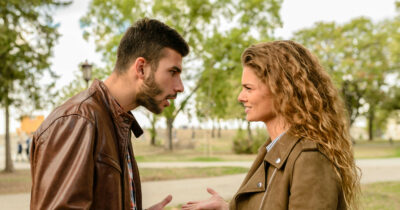 Copertina di “Mio marito vuole chiamare la nostra bambina con i nomi della sua ex moglie e figlia morte anni fa. Me ne sono andata di casa”: la storia su Reddit