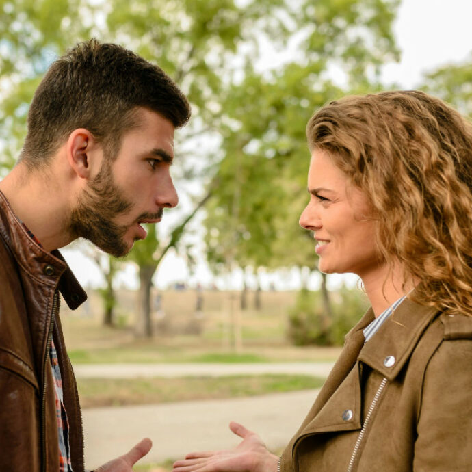 “Mio marito vuole chiamare la nostra bambina con i nomi della sua ex moglie e figlia morte anni fa. Me ne sono andata di casa”: la storia su Reddit