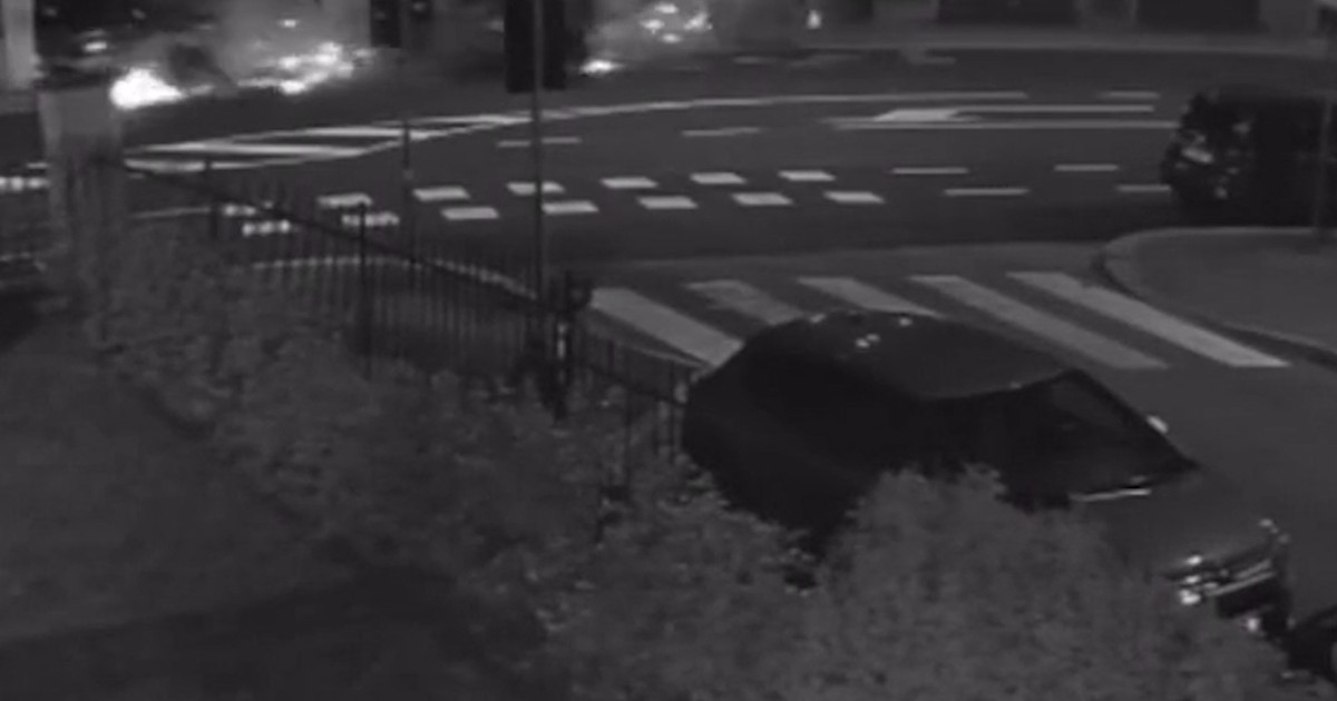 bologna auto si schianta contro un palo durante un inseguimento le immagini dell8217incidente