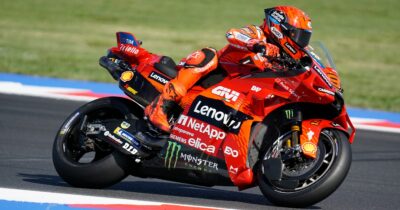 Copertina di MotoGP a Misano, Marquez primo nelle pre-qualifiche, tre italiani dietro di lui: dove vedere qualifiche, sprint e gare in tv e streaming