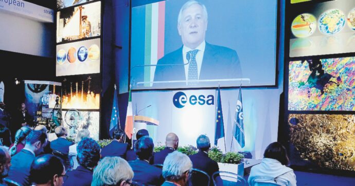 Spese militari, dalla marea di miliardi all’ombrello di Vespa: a Frascati c’è il festival del riarmo