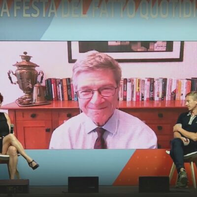 Copertina di Sachs: “Macron mi disse che la guerra in Ucraina è tutta colpa della Nato”