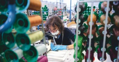 Copertina di Si lavora di più, ma si produce di meno Boom degli over 50