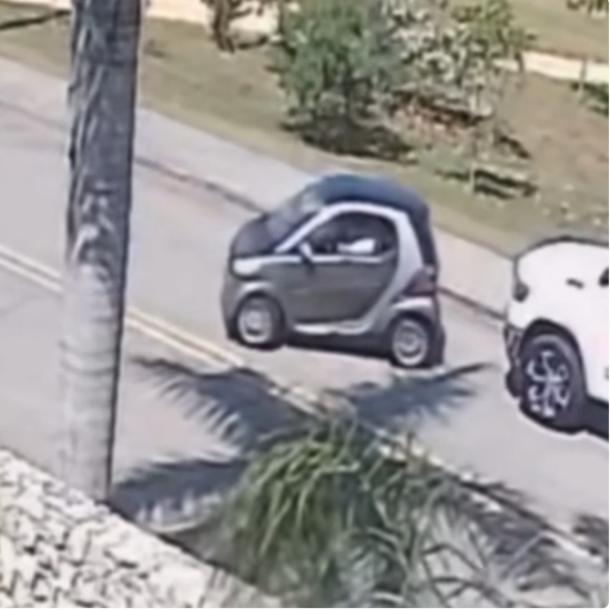 Il parcheggio della Smart diventa una “missione impossibile” (con finale a sorpresa) – VIDEO