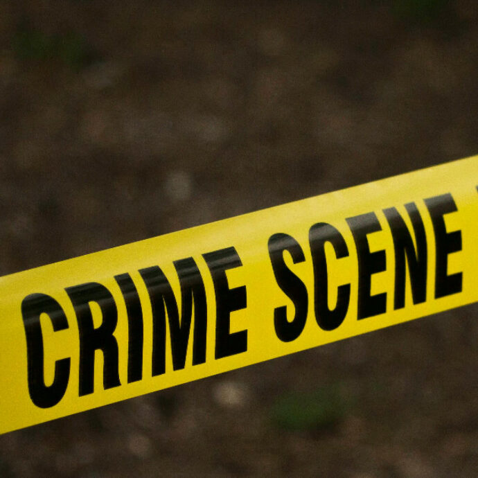 Vede un uomo aggredire la fidanzata e tira fuori la pistola, lui la disarma e la uccide. La madre: “Voleva solo dirgli di lasciarla stare”