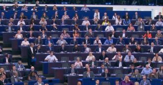 Copertina di Proteste al Parlamento Ue dopo il rifiuto di tenere un minuto silenzio per Charlie Kirk