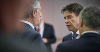 Tajani: “Io ‘prezzolato’ da Israele? M5s estremista e violento”. Conte: “Dov’era quando Meloni mi dava del criminale?”