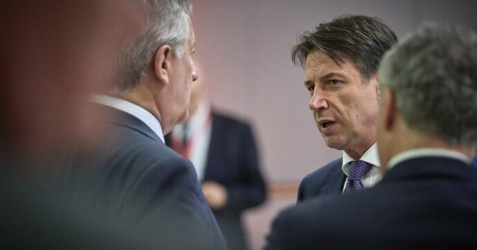 Tajani: “Io ‘prezzolato’ da Israele? M5s estremista e violento”. Conte: “Dov’era quando Meloni mi dava del criminale?”