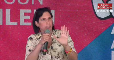 Copertina di Schlein alla Festa del Fatto: "Su Kirk Meloni alimenta un clima incandescente, irresponsabile”. E Conte: "E' il governo che alza i toni". La premier aveva detto: "A sinistra festeggiano l'omicidio"