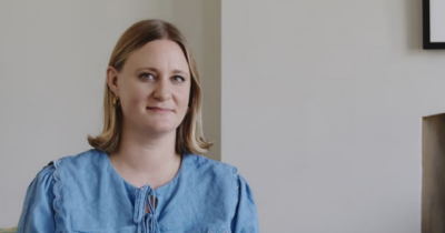 Copertina di “Ho iniziato a vedere dei lampi, come se qualcuno avesse collegato la corrente elettrica al mondo. Pensavo fosse stress, invece era la sindrome della neve visiva”. La storia di Isobel