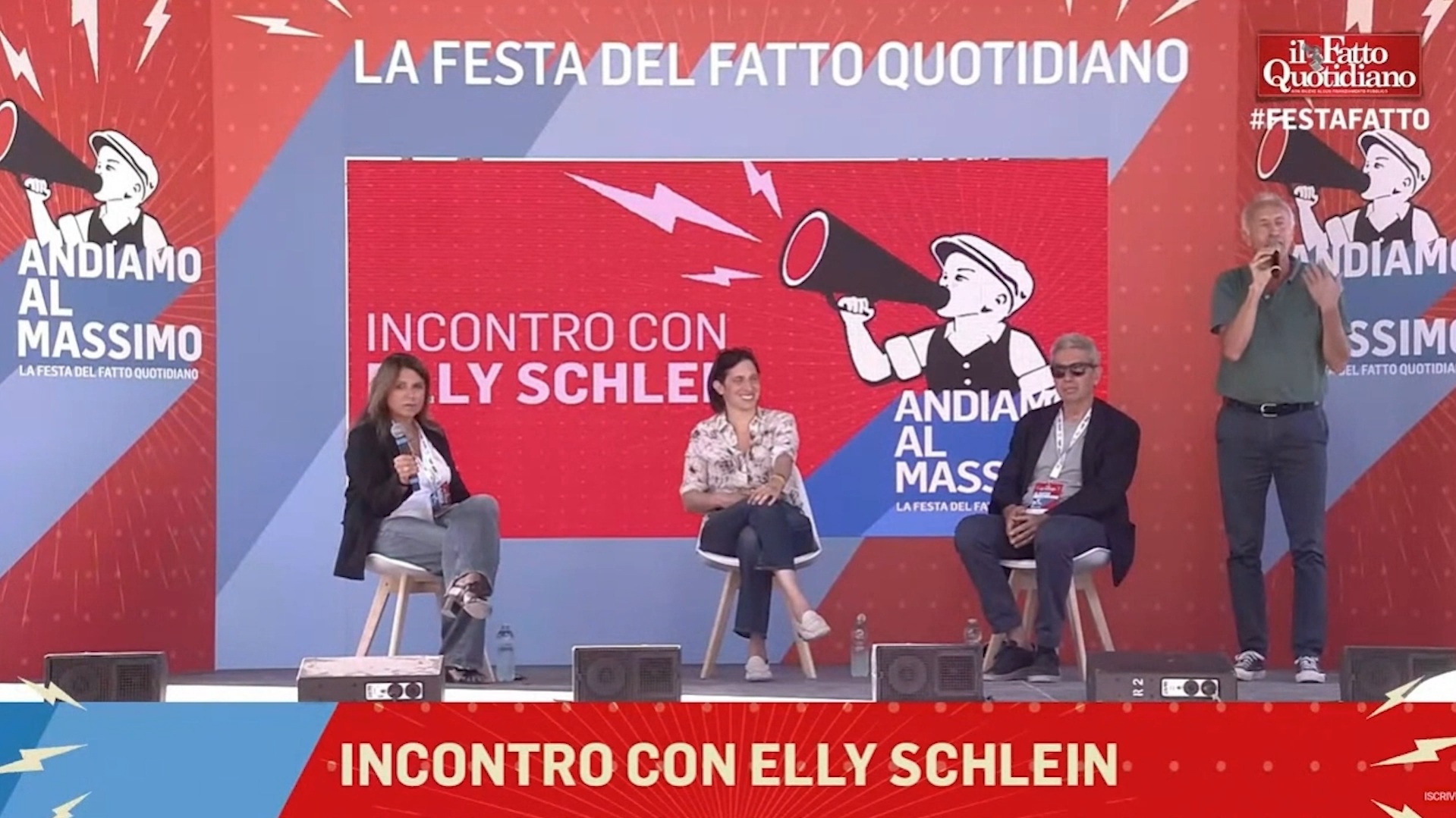 Alla Festa del Fatto Schlein parla di Ucraina e partono i fischi, Travaglio li interrompe: “Ora parla lei, rispettiamola”