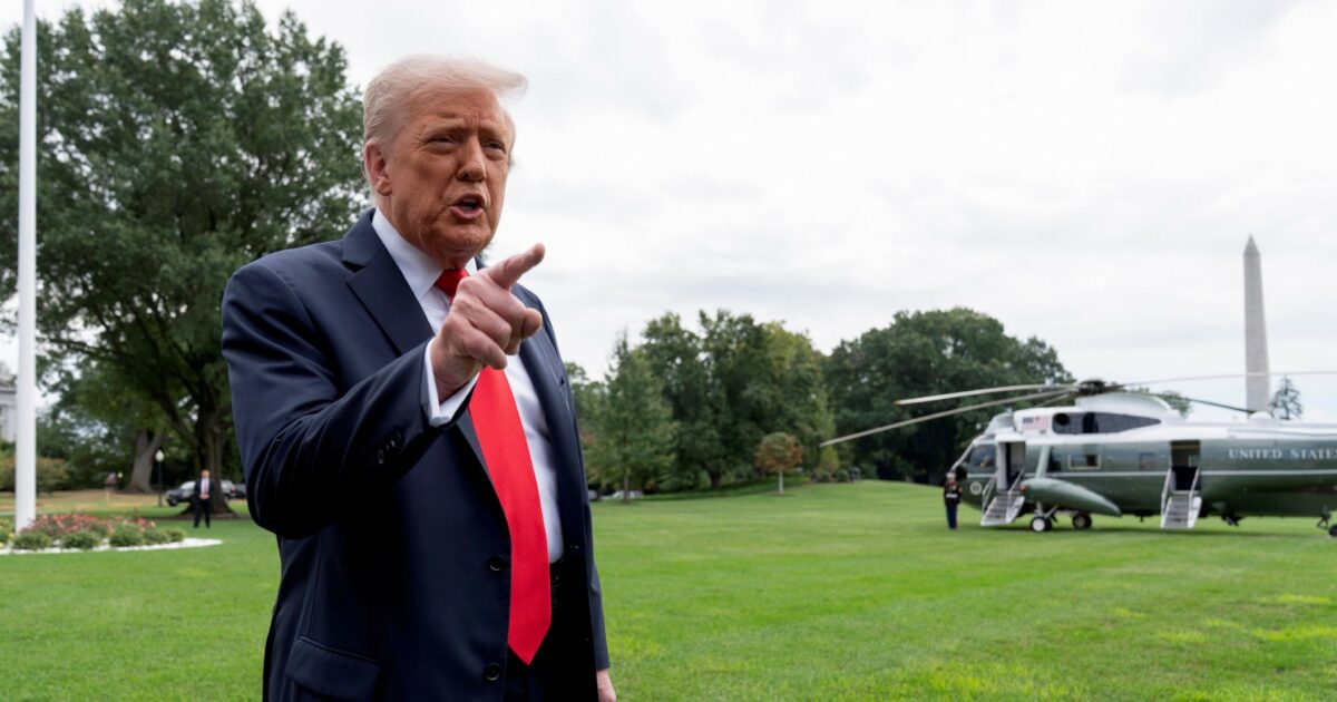 Trump ordina l’invio dell’esercito a Portland “per proteggere” le strutture dell’Agenzia anti immigrazione da Antifa
