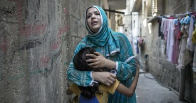 Copertina di Le bombe  sulla piccola Maria, che vuole solo casa sua