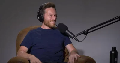 Copertina di “Mi restano due anni di vita. Ho scoperto di avere due tumori incurabili per caso, dopo una caduta”: la storia di Simone Bilardo