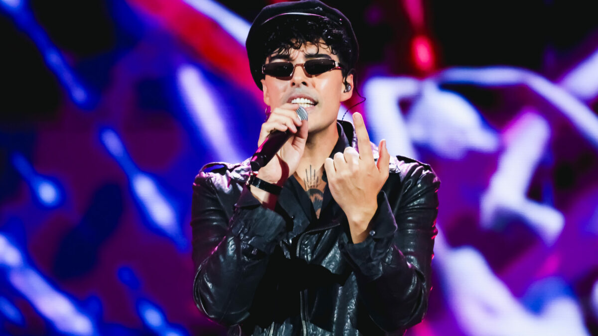 Si rompono le acque durante il concerto dei Kolors. Stash: “Ho fermato tutto per far soccorrere la mia fan, è stata portata via in sicurezza e ha partorito!”