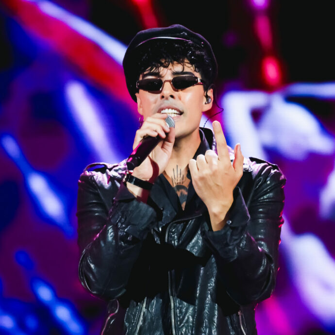 Si rompono le acque durante il concerto dei Kolors. Stash: “Ho fermato tutto per far soccorrere la mia fan, è stata portata via in sicurezza e ha partorito!”