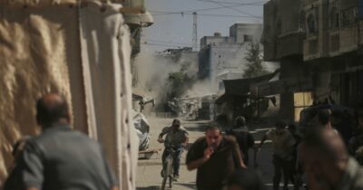 Copertina di Israele schiera centinaia di carri armati per l’invasione di Gaza City. Idf: “Funzionari di Hamas in fuga”