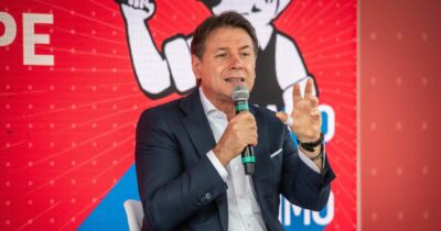 Copertina di Conte alla festa del Fatto: “Col Pd c’è un progetto, ma non siamo i loro cespugli. Renzi? Fondamentale l’affidabilità, eviteremo accozzaglie”