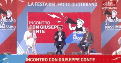 Copertina di Festa del Fatto Quotidiano, l’intervista a Giuseppe Conte di Gomez e De Carolis: rivedi l’integrale