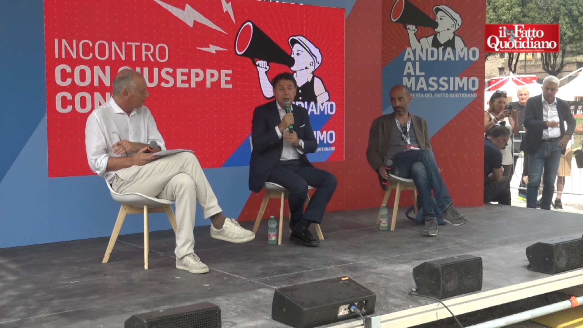 fischi quando si parla di renzi alla festa del fatto conte qui platea avveduta eviteremo di fare accozzaglie