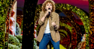 Copertina di Tim Music Awards 2025, Fiorella Mannoia mostra la bandiera della Palestina: “C’è chi fa ancora la guerra, chi non conosce vergogna, chi si dimentica”