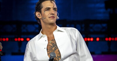 Copertina di “Sono single, preferisco restare solo piuttosto che tradire. Dormo solo 4 ore per notte, fare un figlio ora sarebbe come buttarsi dal quinto piano senza paracadute”: parla Achille Lauro