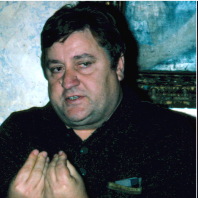 “Mario Merola ha sperperato 40 miliardi di lire. Mi manca tutti i giorni, spesso mi chiudo in bagno e piango”: le parole del figlio Francesco