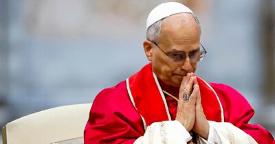 Copertina di Papa Leone XIV: “Le persone si sveglino e dicano: c’è un modo per chiudere i confitti”