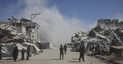 Copertina di Media: “Hamas ha spostato gli ostaggi in superficie a Gaza City per impedire all’esercito israeliano di operare”