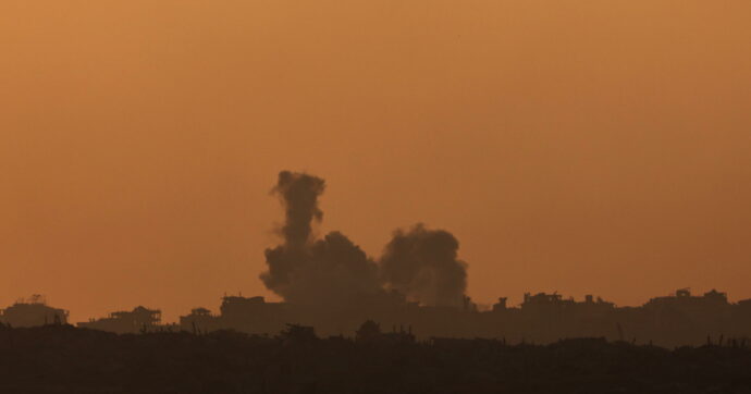 I carri armati di Israele entrati nel cuore di Gaza City. Raid con droni ed elicotteri. Trump: “Hamas non usi ostaggi come scudi”