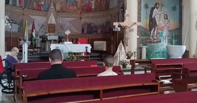 Copertina di Paura nella parrocchia a Gaza: in chiesa si prega mentre cadono le bombe