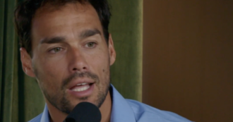 Copertina di “Mi si sono già slogati già l’anca e la spalla, provando a fare due passi di charleston. È frustante”: Fabio Fognini alla vigilia di Ballando con le stelle – VIDEO