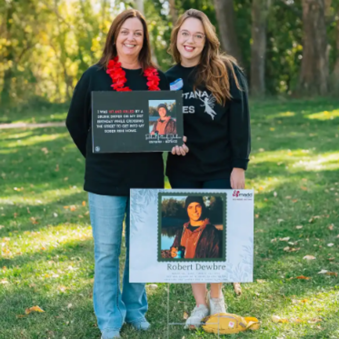 “Grazie per non aver guidato da ubriachi”: il dolore di una mamma per la morte del figlio 21enne diventa prima un movimento poi una legge