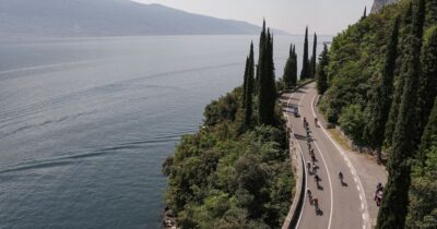 Copertina di Cemento, inquinamento, overtourism e affitti brevi minacciano il Lago di Garda. L’appello degli ambientalisti