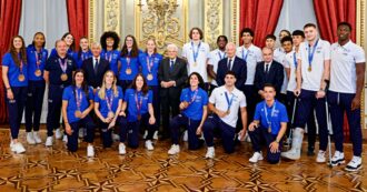 Copertina di Mattarella ai giovani azzurri del basket: “I commenti razzisti miseri atti di inciviltà, segnalano l’importanza del fare sport insieme”
