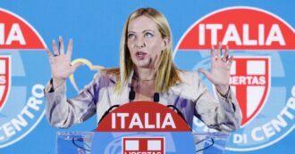 Copertina di Meloni esalta il dibattito all’estero, ma in Italia preferisce sottrarsi