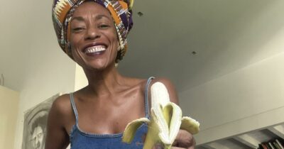 Copertina di Insulti razzisti contro Antonella Bundu: la candidata governatrice in Toscana risponde con una banana