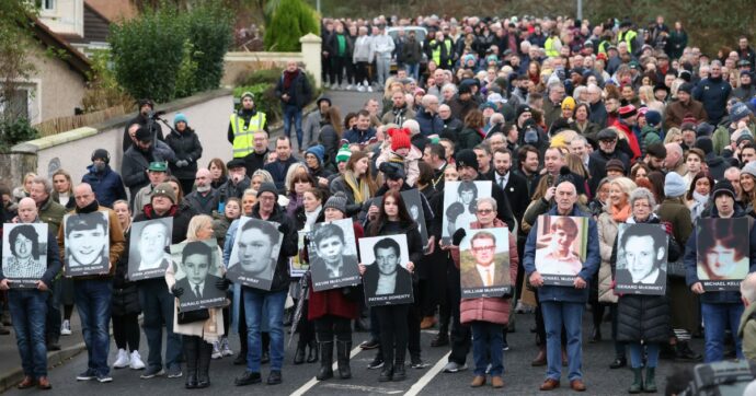 Belfast, inizia il processo contro il “soldato F”: è l’unico incriminato per il massacro del “Bloody Sunday”