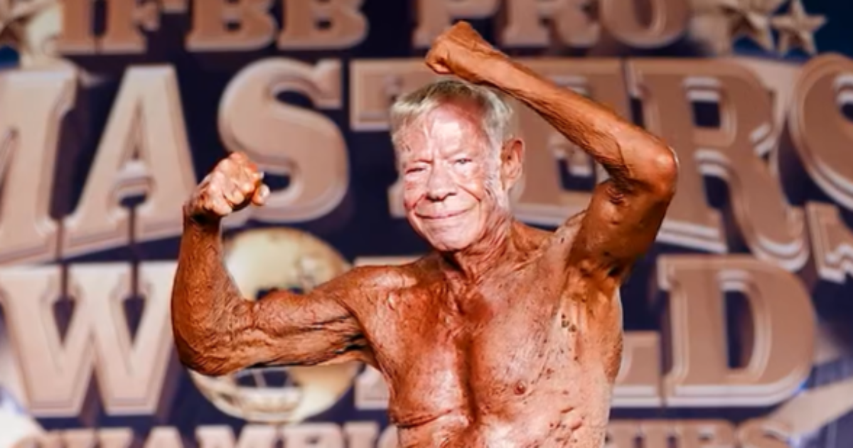 “Mangio funghi e bevo olio d’oliva”: a 93 anni Jim Arrington, il bodybuilder più anziano del mondo, svela i trucchi della sua dieta