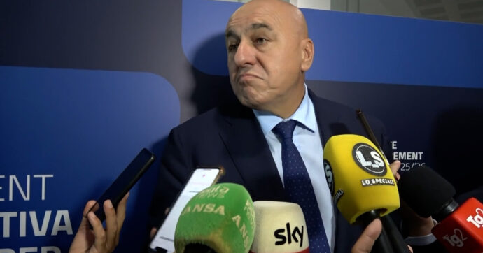 Crosetto preoccupato da possibili infiltrazioni russe? Solo perché non hanno la bandiera giusta