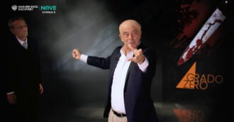 Copertina di Maurizio Crozza diventa per la prima volta Gianluigi Nuzzi: “Tira più un pelo di vittima o un carro di Miss Italia?”