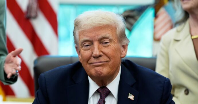 Copertina di Trump chiede 15 miliardi al New York Times e a 4 giornalisti per “diffamazione”. La replica: “Non ci faremo intimidire”